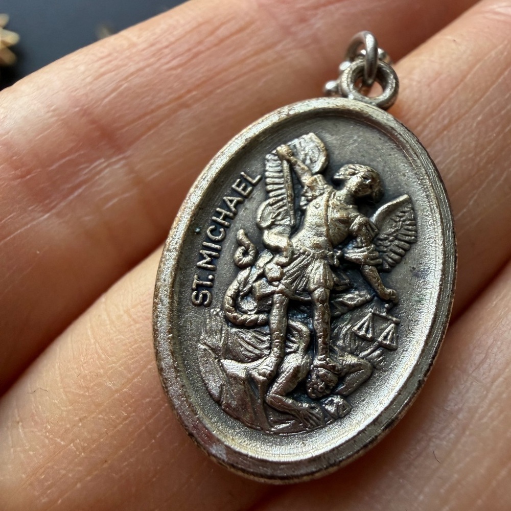 Vintage Religious Jewelry Lot - Picture 15 of 16